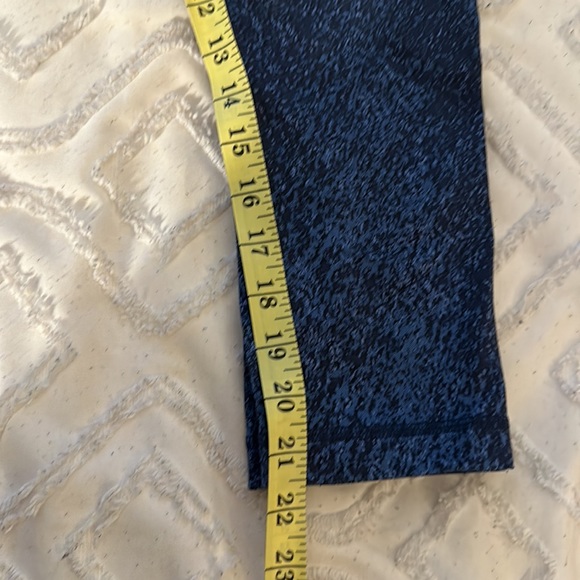 Lululemon crops - Picture 3 of 10